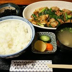 食事処　阿部 - もつ炒め定食860円