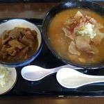 Tonjiruyafuufuu - 「とん汁ラーメン」と「もつ煮」