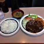 ハンバーグステーキ定食。