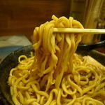 加水率若干低めの重い麺
