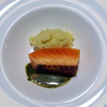 ファニエンテ - サーモンのグリル　バジリコのソース