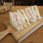 ネスト バイ ザ シー - フルーツサンド