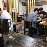 長尾中華そば - 奥が厨房。