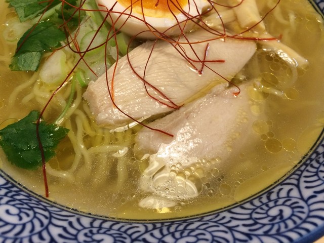 金髪?白髪?のシンガーソングライターの店 ( ̄▽ ̄;)!! : 麺屋 風よおしえて
