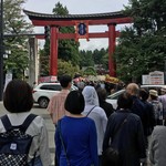 麺屋　十郎兵衛  - 大鳥居と本殿の間で流鏑馬は行われます