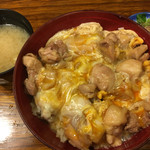 鳥焼 辰の字 - 親子丼 味噌汁 お新香付き 850円 税込