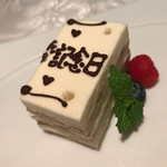 DINING 六区 - シェフの特製ガトー…半分…穴はロウソクの跡です(^_^;)