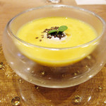 ラ・トラース - 1】アミューズ:雪化粧かぼちゃ 胡麻(スープとムースの2層仕立て 百済農園の胡麻とスプラウト 胡麻油)※ランチコース