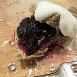 ラ・トラース - 5】都祁村の和紅茶とラッテたかまつのブルーベリーのケーキ 紅茶アイス(ランチコース4500円)