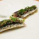 ラ・トラース - 2】断面/秋刀魚 焼ナス(低音調理 マドラスカレーの焼茄子ピュレと生姜 茗荷 パセリ)※ランチコース