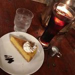 プー横丁 - アイスコーヒー 
      本日のケーキ（かぼちゃチーズケーキ）