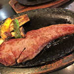 肉の山本 - 肉の山本(国産牛サーロインのステーキ)