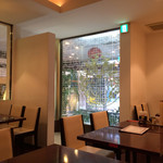 廣東飯店 - ランチタイムのピークを過ぎると、落ち着いて食事出来ます