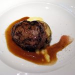 鴨肉のハンバーグ、グリーンペッパーソース