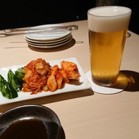 焼肉矢澤 京都 - ビール　キムチ盛り合わせ