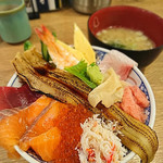 磯丸水産 - 海鮮こぼれ丼