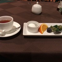 三田屋本店 箕面小野原 - デザートと紅茶