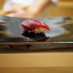 日本橋蛎殻町 すぎた - 【握り】大間の赤身の漬け