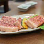 板前焼肉 一斗 - 滋賀県産 近江牛 イチボ ＆ ロース特級品☆