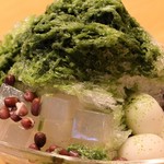 とらや工房 - 氷あんみつの中には寒天が。