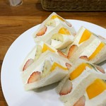 ホットケーキパーラー フルフル - フルーツサンド