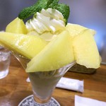 ホットケーキパーラー フルフル - 静岡県産マスクメロンパフェ