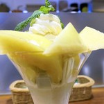 ホットケーキパーラー フルフル - 静岡県産マスクメロンパフェ