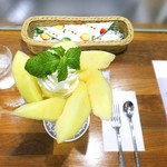 ホットケーキパーラー フルフル - 静岡県産マスクメロンパフェ