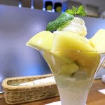 ホットケーキパーラー フルフル - 静岡県産マスクメロンパフェ