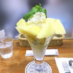 ホットケーキパーラー フルフル - 静岡県産マスクメロンパフェ
