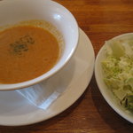ステーキ＆シーフードレストラン スパイスハウス - スープとサラダ(ランチにつく）