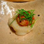 虎白 - 蒸した餅米に虎河豚の白子焼き