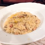 Cream risotto with various mushrooms and porcini mushrooms