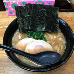 見た目は家系っぽいです