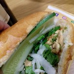 Banh Mi Chim Chay - ありそうであまりないチキンのバンミーティット
