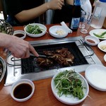 プサンスップルカルビ - お姉さんが付きっきり