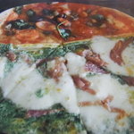 チーロ - ピザ「トマト＋ホウレンソウのハーフ」