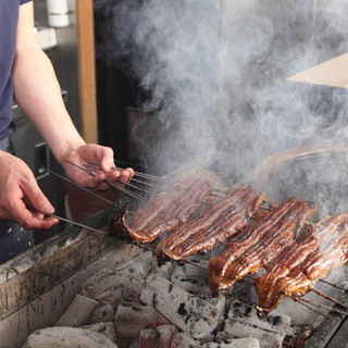 Kansai-yaki using Bincho charcoal. Crispy on the outside and fluffy on the inside.