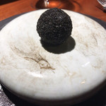 TACUBO - 山梨産原木舞茸のアランチーニ 竹炭パン粉仕立て