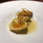 TACUBO - ジャガイモのピューレのトルテッリ ムール貝のバターソース カラスミ添え