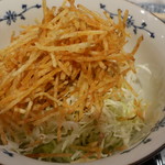 スタンドしんぽ - キャベツとじゃが芋のカリカリサラダ500円。