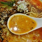 SHIBIRE NOODLES 蝋燭屋 - オイリーでコク深いスープ