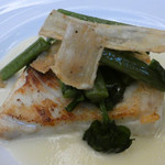 本日の魚のポワレ　西洋ごぼうのブルテソース
          