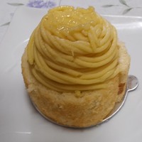 フィオレンティーナ - ロールケーキの周りに付いていたチョコレートを食べるとこんな感じです。
