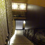 Ginza Sushimasa - 階段を下ります