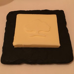 レストラン・モリエール - モリエールのマークが入ったバター