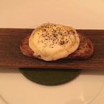 レストラン・モリエール - ヤギのチーズ ライ麦パン