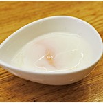 金蠍 - 温泉卵 100円　個人的に汁無し担々麺にはアマトロな温玉が欠かせません。