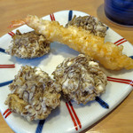 与喜饂飩 - もずくと海老の天ぷら