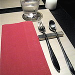 青山ベリーパーラー - ナプキンとメタルなテーブルウェア